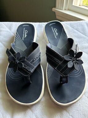 Clarks Black Floral Cloudsteppers Women's Thong Sandals